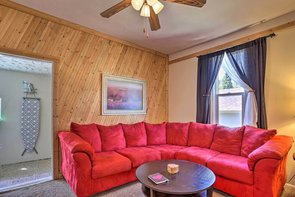 Cozy Black Hills Cabin w/ Deck ~ 3 Mi to Deadwood!