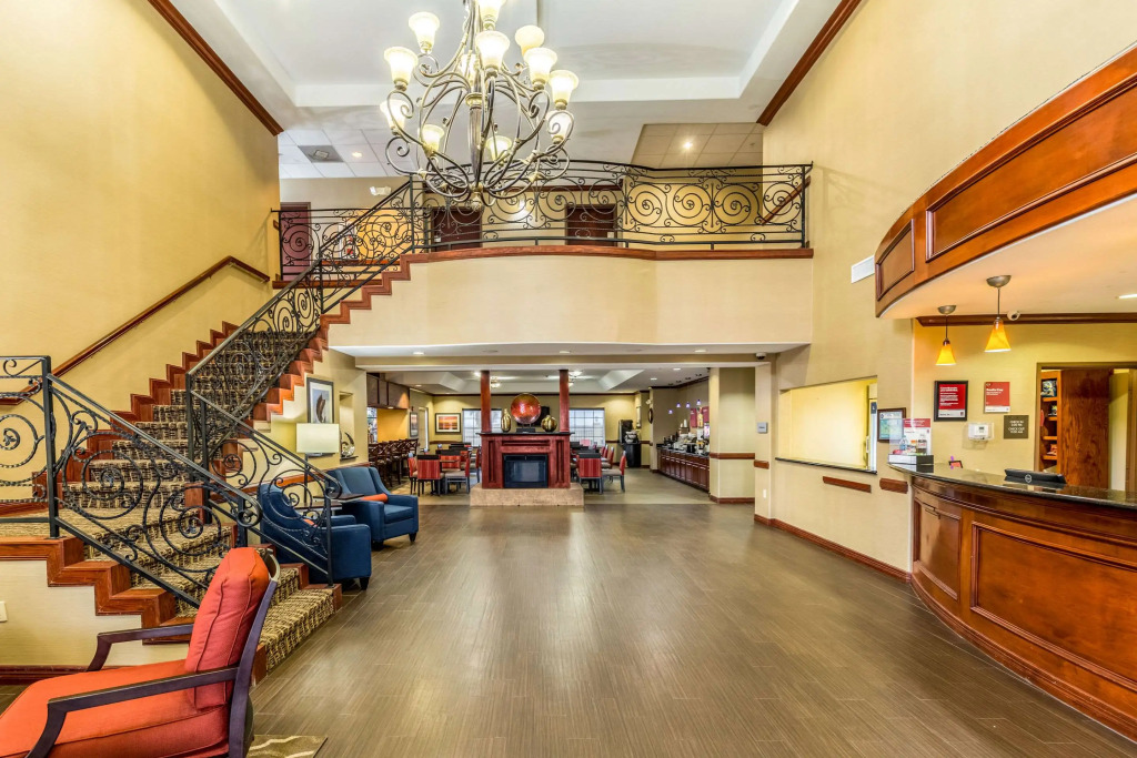 Comfort Suites Galveston Cruise Port Area - Beachside