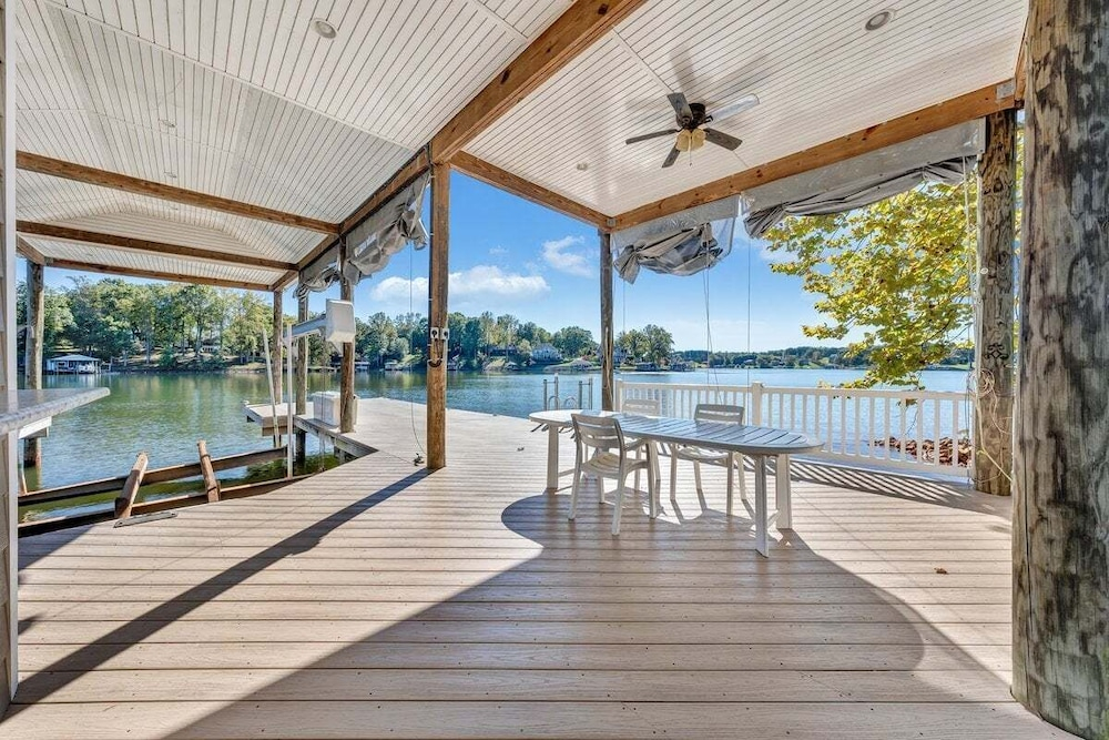 Lake Paradiso - Lakefront Home With Private Dock