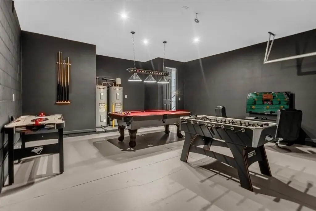 9 Bedrooms 6 Bathrooms Solara 8901 Cb