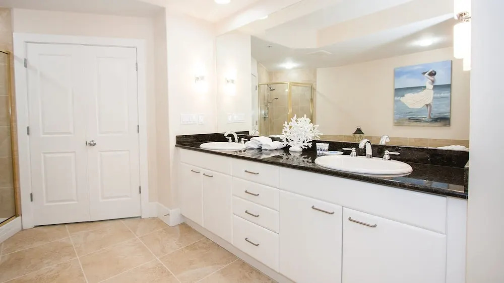 Condo With Media Room and Large Balcony - Unit Crc0715