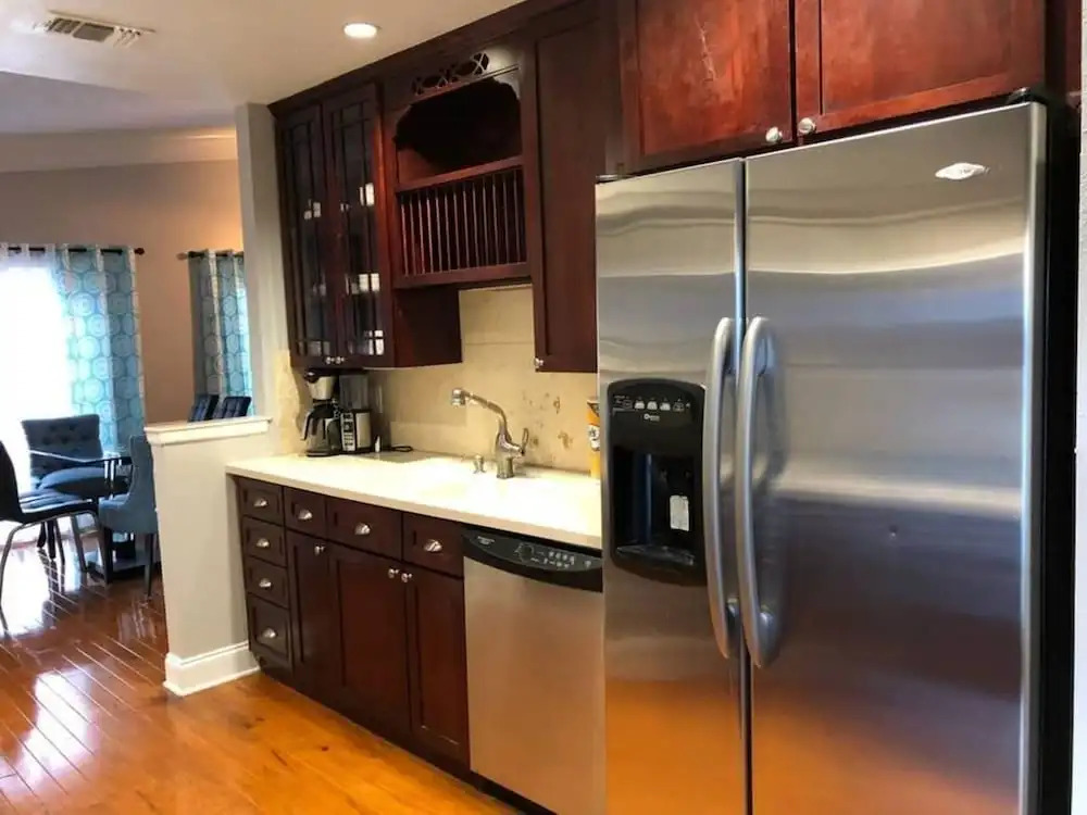 6149 Sandcrest · Next TO Universal. 8 Beds. Pool. Very Clean