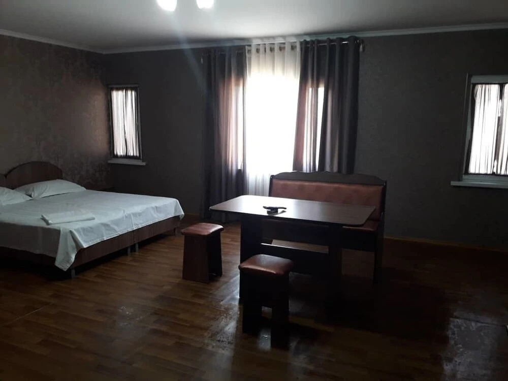 Guest House on ul Yaltinskaya 121 A