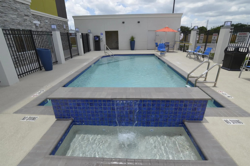 Holiday Inn Express And Suites Pasadena Houston Southeast by IHG