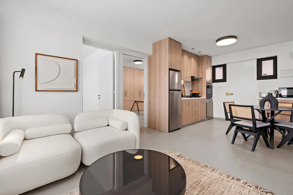 Finikoudes Marina View 102