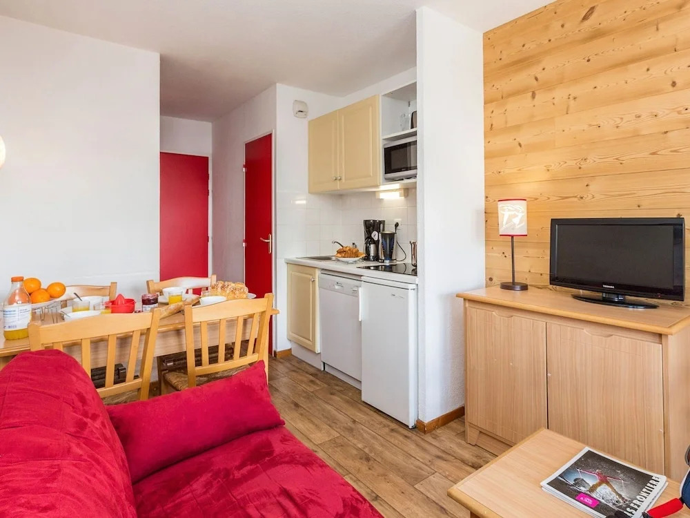 Apartment with a balcony or terrace near the piste