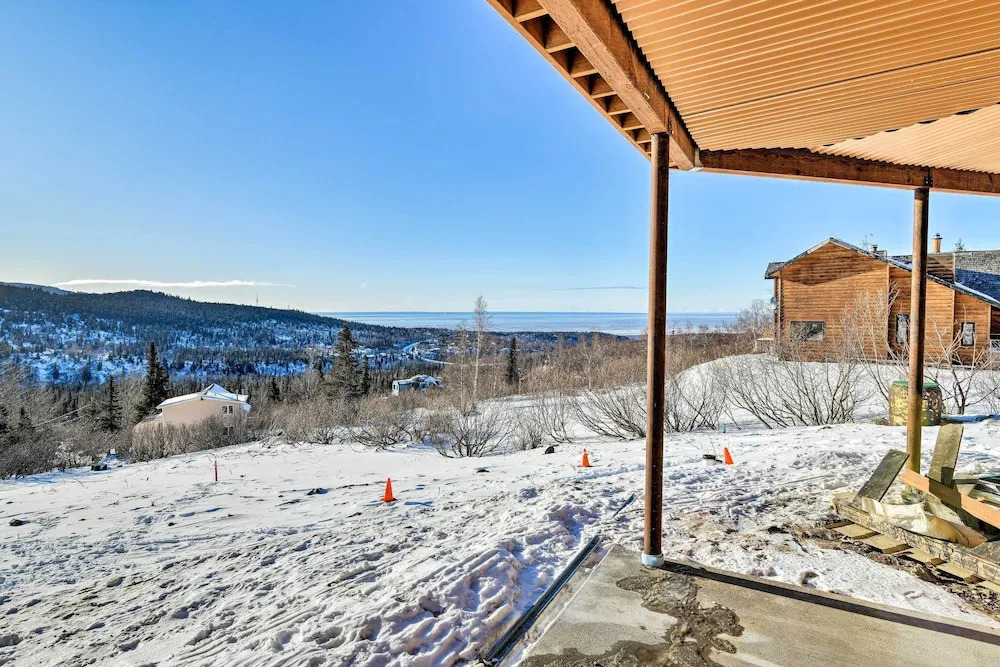 Anchorage Getaway w/ Mtn Views < 5 Mi to Zoo!