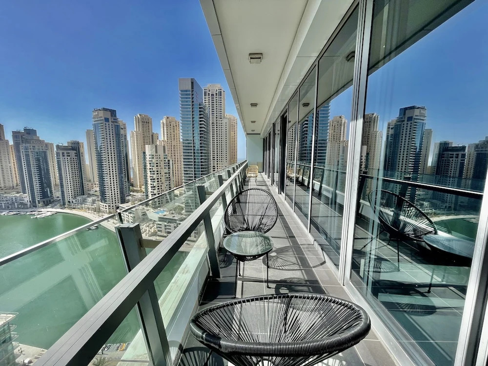Stunning 3B Spacious Marina View With Balcony