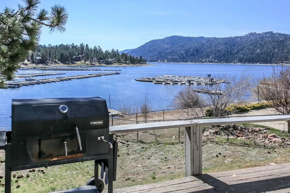 Lakefront Retreat