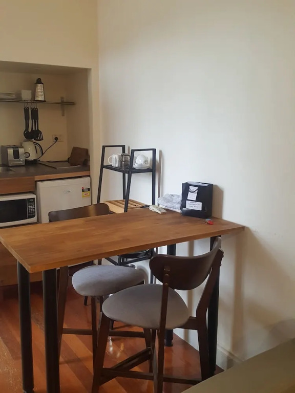 BUDGET Bourke st Apartment