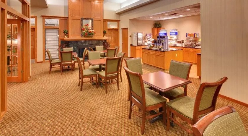 Holiday Inn Express Hotel & Suites Omaha - Southwest