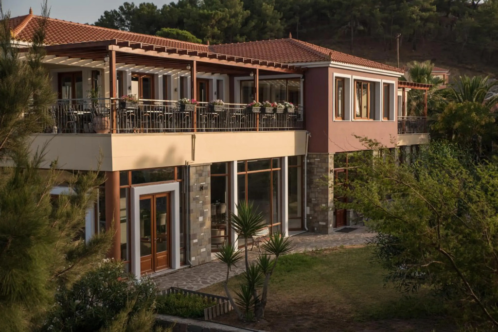 Alma Hotel
