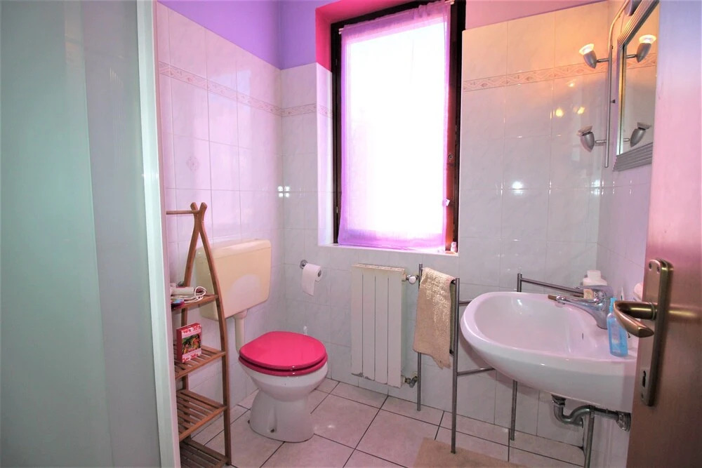 Rainbow House on Lake Orta With Parking and Private Garden