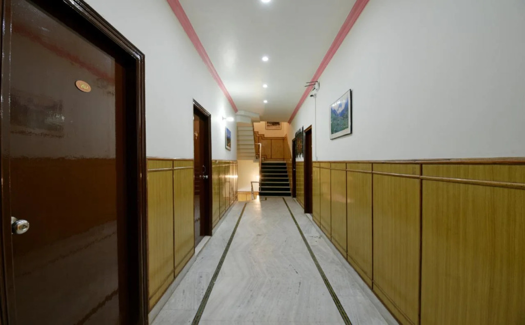 OYO 9963 Hotel Raja Palace