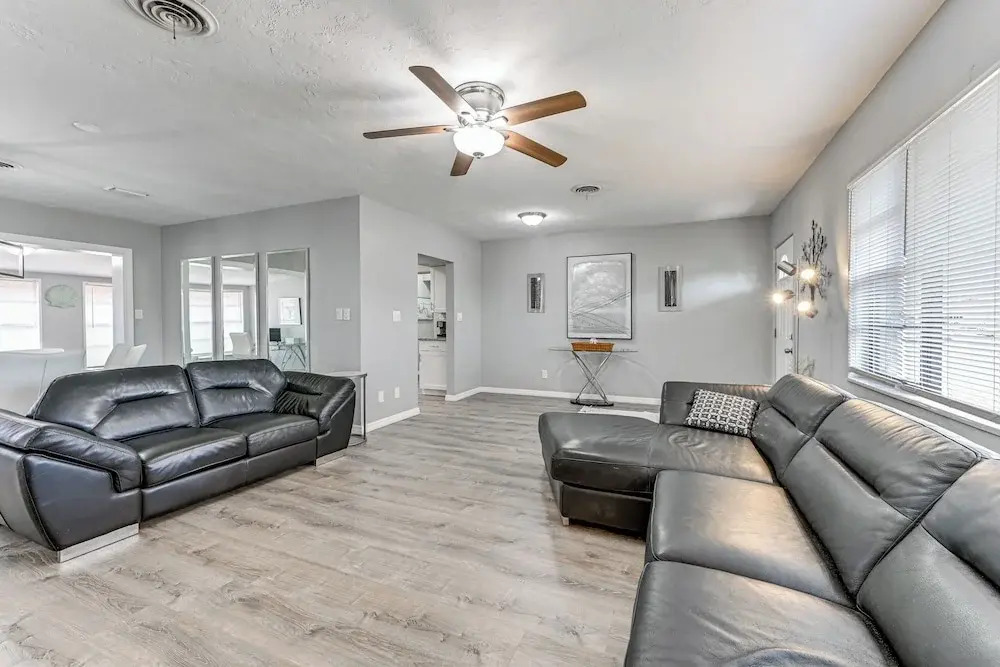 3 Mi to Venice Beach: Pet-friendly Home w/ Yard