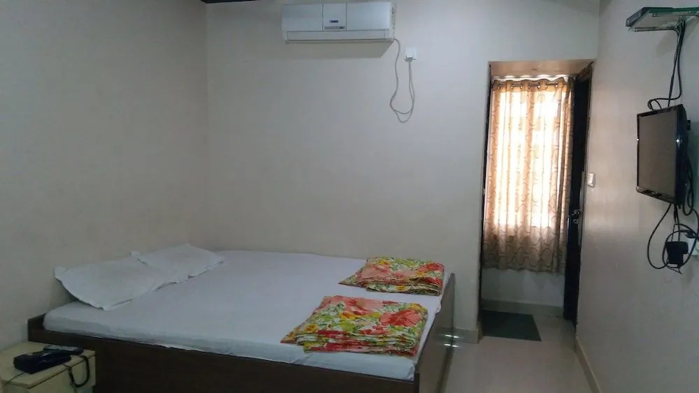 Iroomz NVR Hotels Luxury Redefined