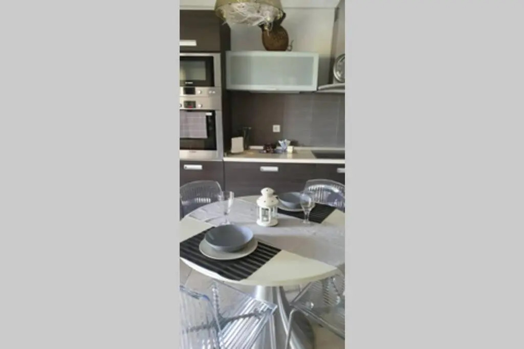 Luxury maisonette 250m from the sea