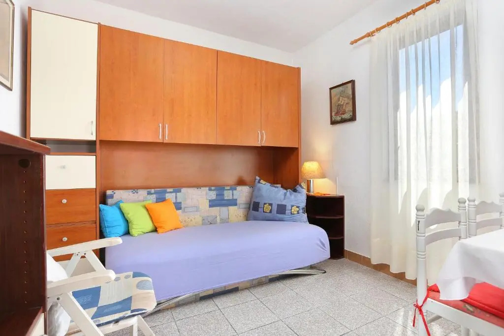 Apartments with WiFi Makarska - 19038