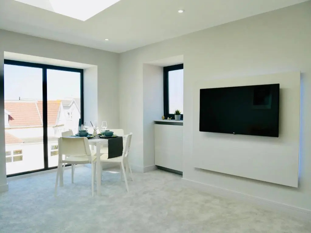 Stunning Sea View Apartment Near the Beach, Bournemouth & Poole