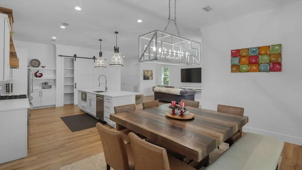 3br/2.5ba, Sleeps 8, Private Beach Access!