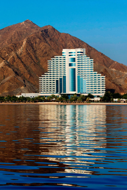 Курортный отель Le Meridien Al Aqah Beach Resort