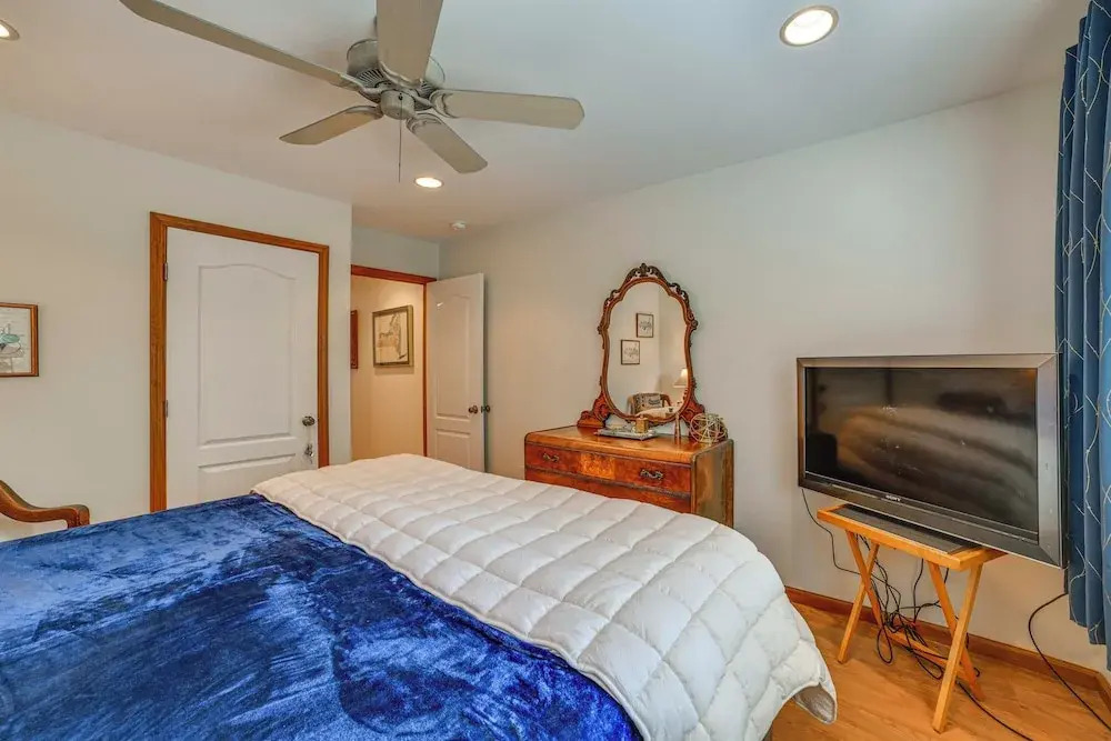 Serene Home w/ Deck, Pond & Mtn Views in Jefferson