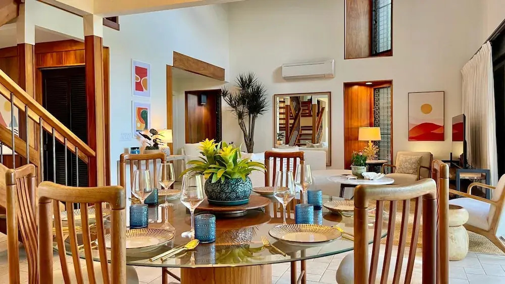 Sophisticated Oceanfront Retreat - Air-conditioned - Walk to Beach - Vrkcv