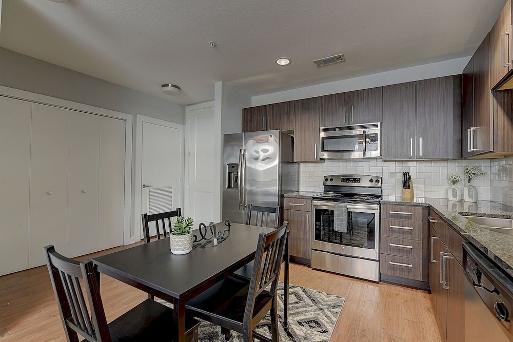 FRONTDESK Pointe on Rio Apts West Campus Austin