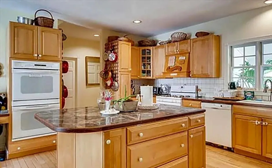 West Tisbury Inn