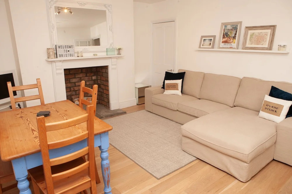 2 Bedroom Apartment in Prime Clifton Location