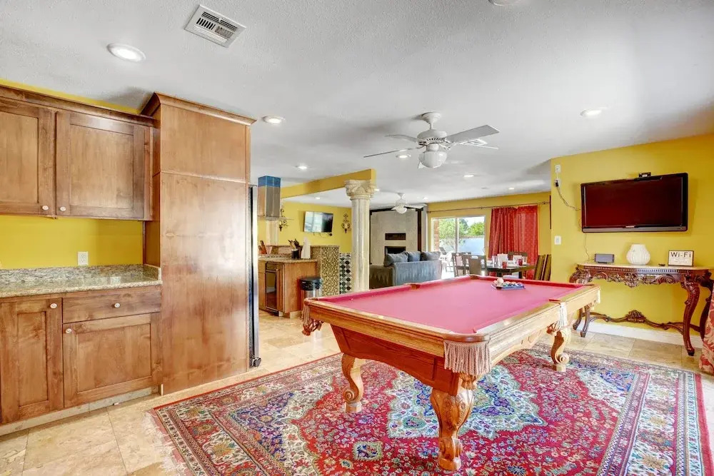 Las Vegas Elegance! Pool Table & Sparkling Pool! 3 Bedroom Home by RedAwning
