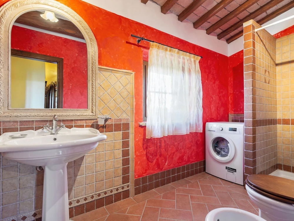 Secluded Holiday Home in Bibbiano With Courtyard