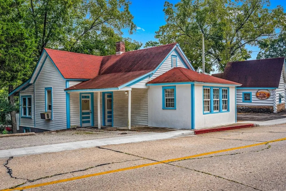 Log Cabin Inn