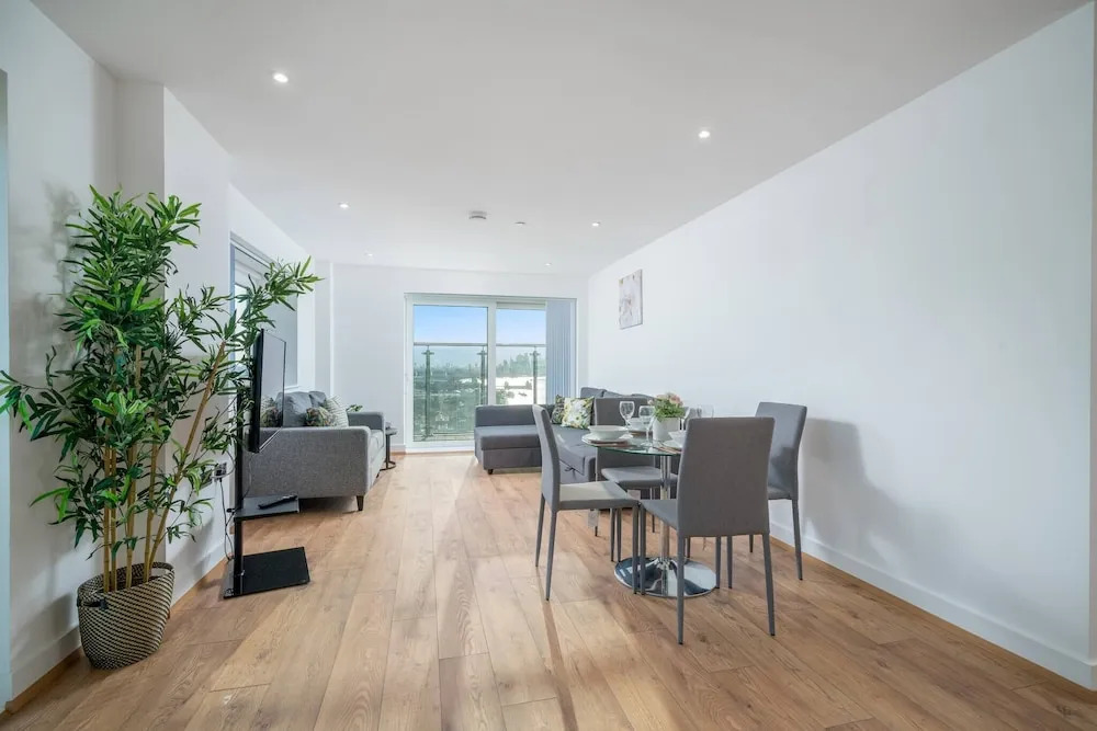 Skyvillion - River View Mins To O2 & London Excel