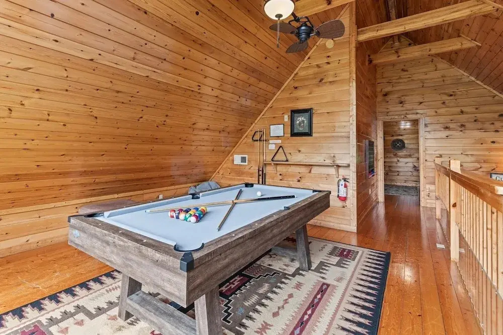 Triple Mountain View Stunning 4 BDR Cabin w/ Private Hot Tub, Game Room