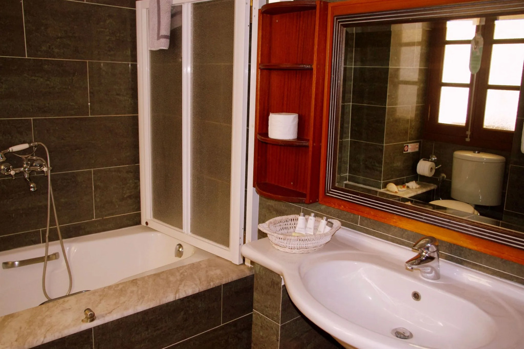 Faros Suites