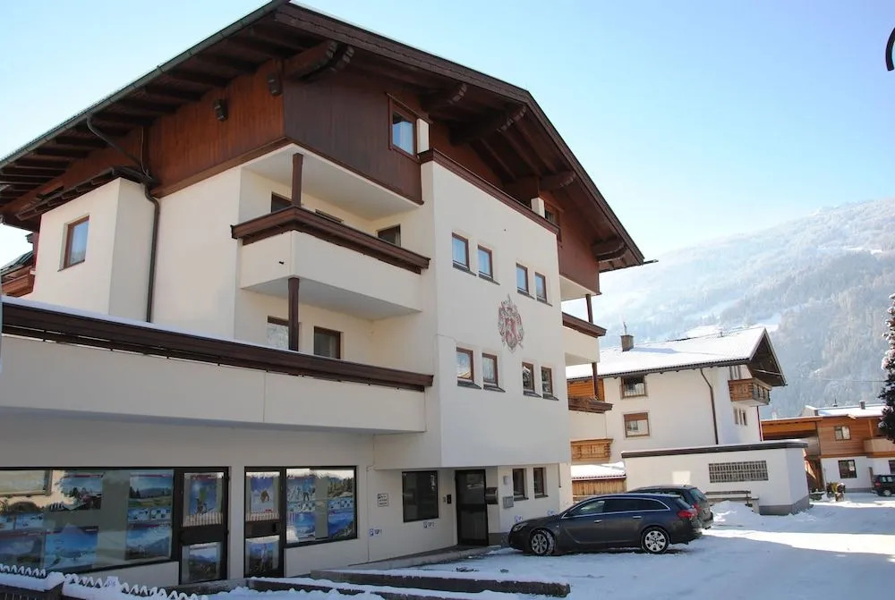 Appartementhaus Kaltenbach-Stumm by PiaundDirk