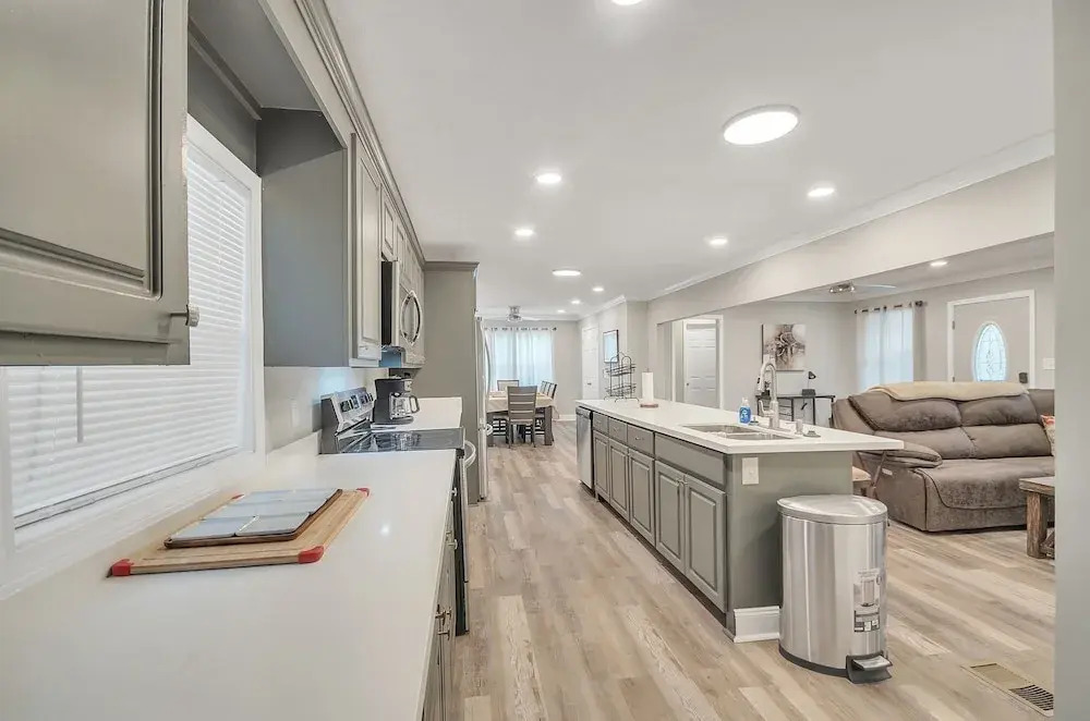 Charming Southern Retreat Near Historic Downtown 4 Bedroom Home