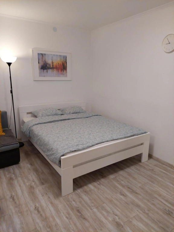 Street apartment