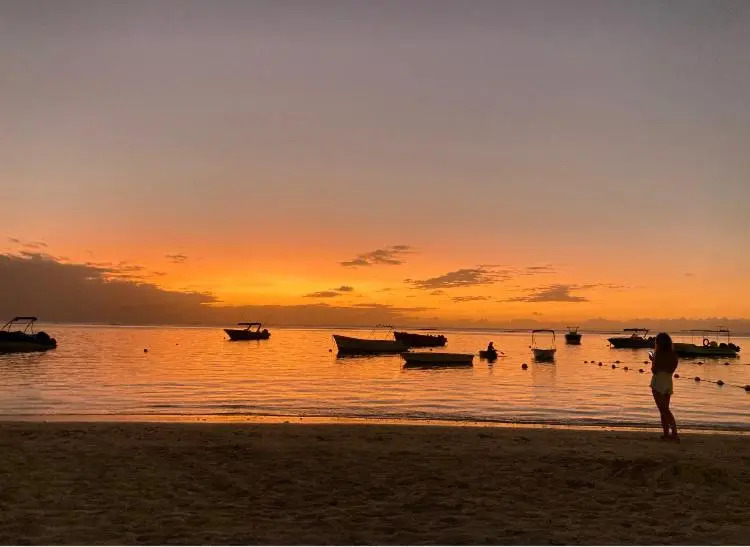 Lovely 3 bedroom beach house on a sandy beach