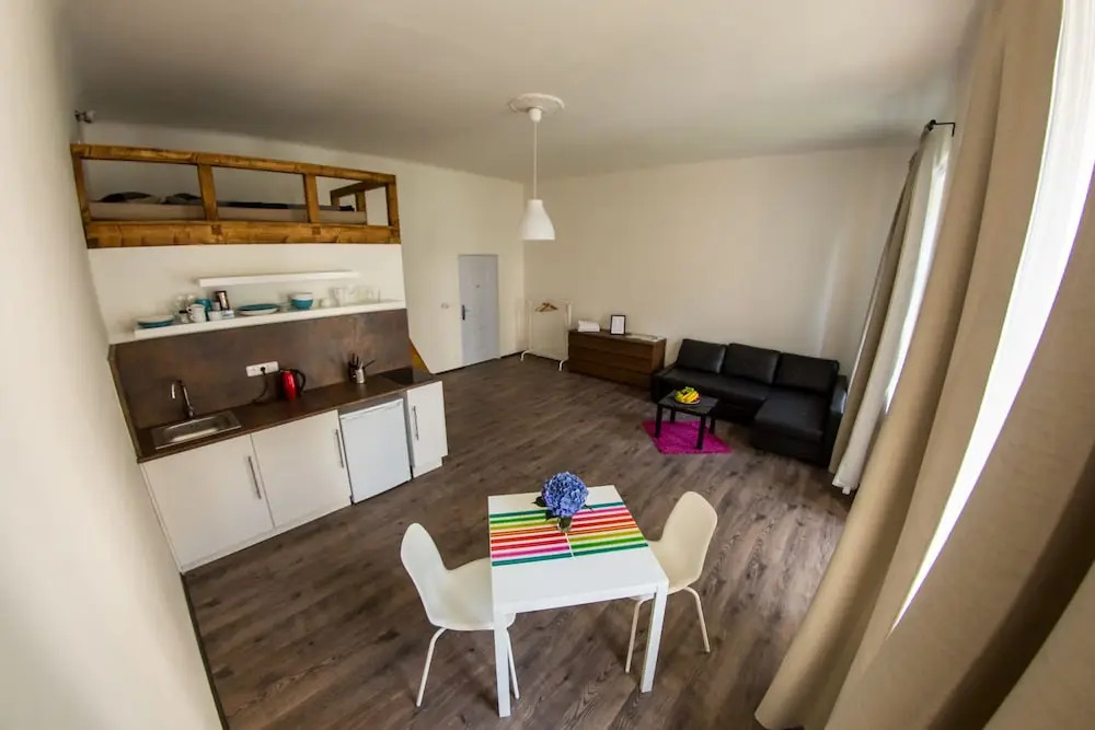 Freedom rooms and apartments