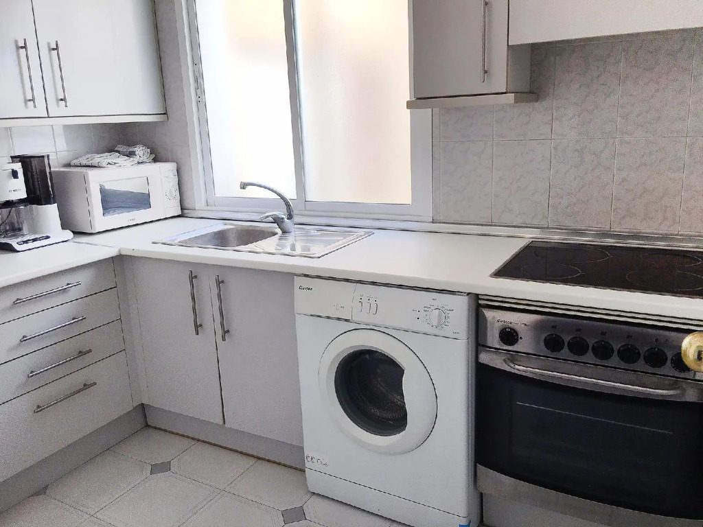 2056 - Apt with terrace sea view