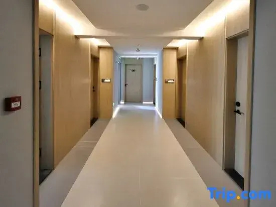 Latitude 18° Smart Hotel (Yingzhou Clear Water Bay)