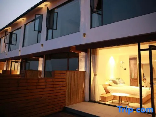 Wutong Banshan Hostel