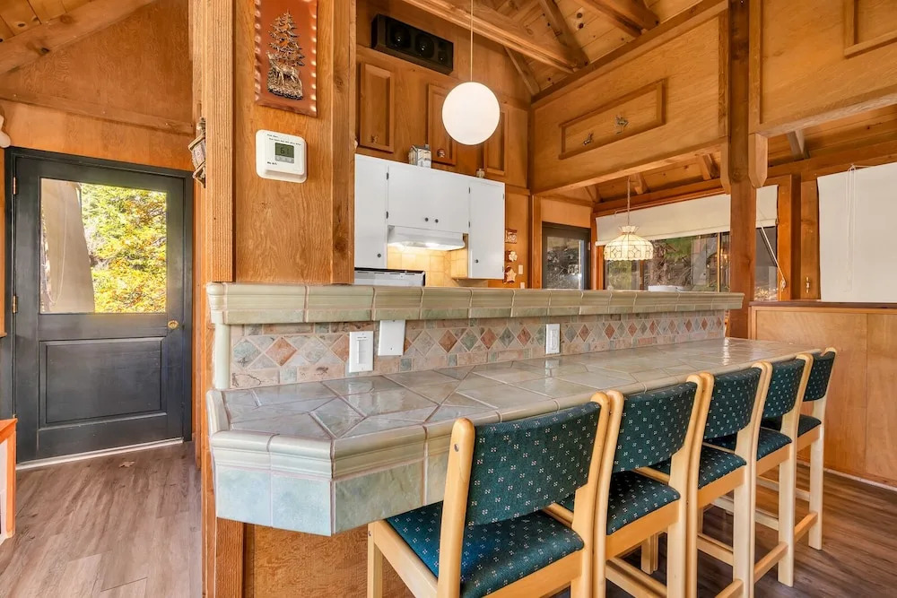 Timber Lodge Yosemite Enveloped In Nature!