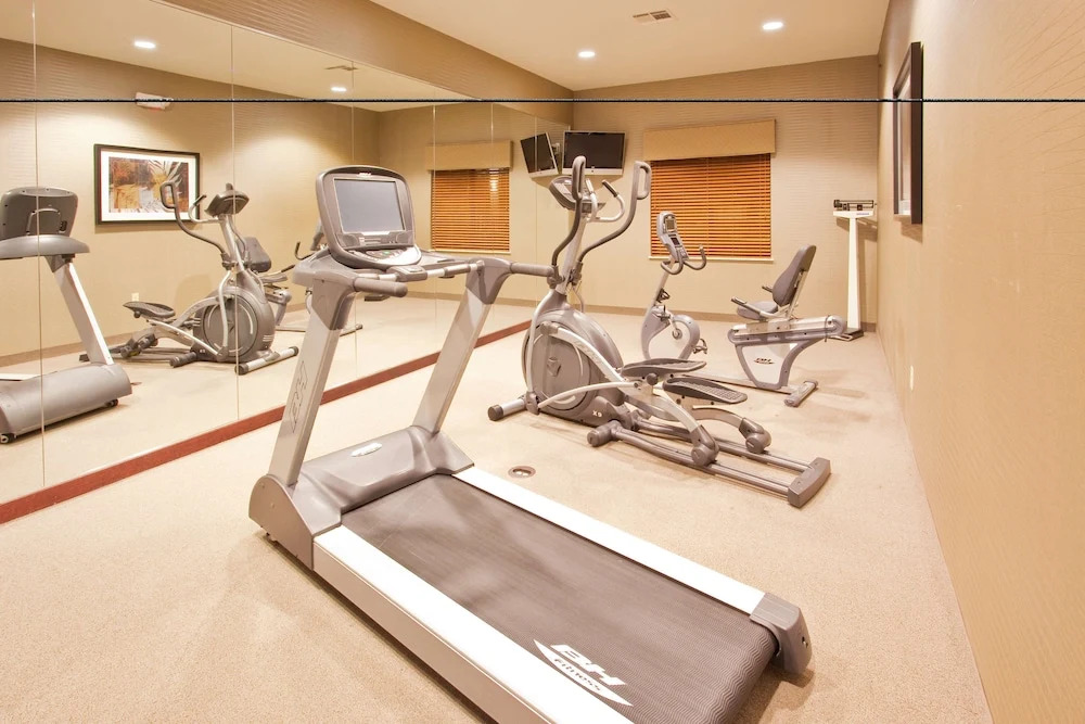 Holiday Inn Express & Suites Mineral Wells
