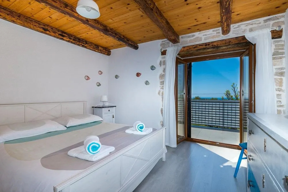 Honeymoon House Eufemia