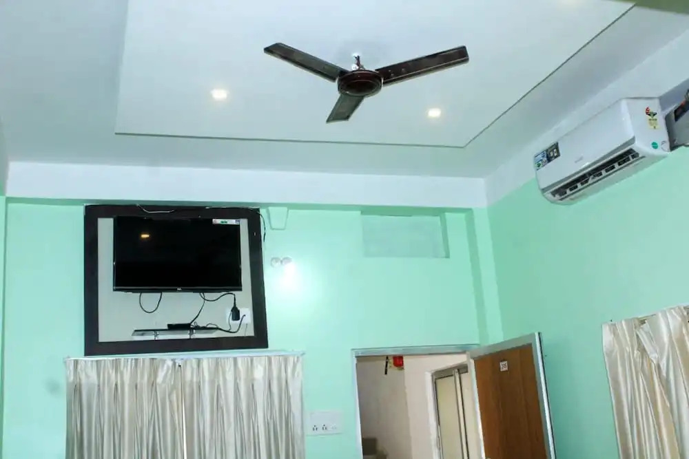 Goroomgo Somnath Rest House Puri