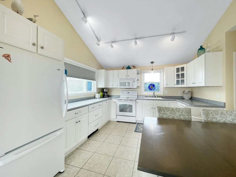 Seascapes - W153 Fantastic Condo Steps Away From Wells Beach And Town Center 2 Bedroom Home by RedAwning