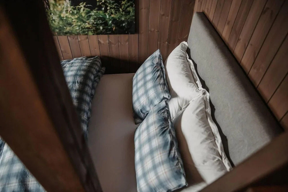 Luxurious Tree Top Cabin by the Lake